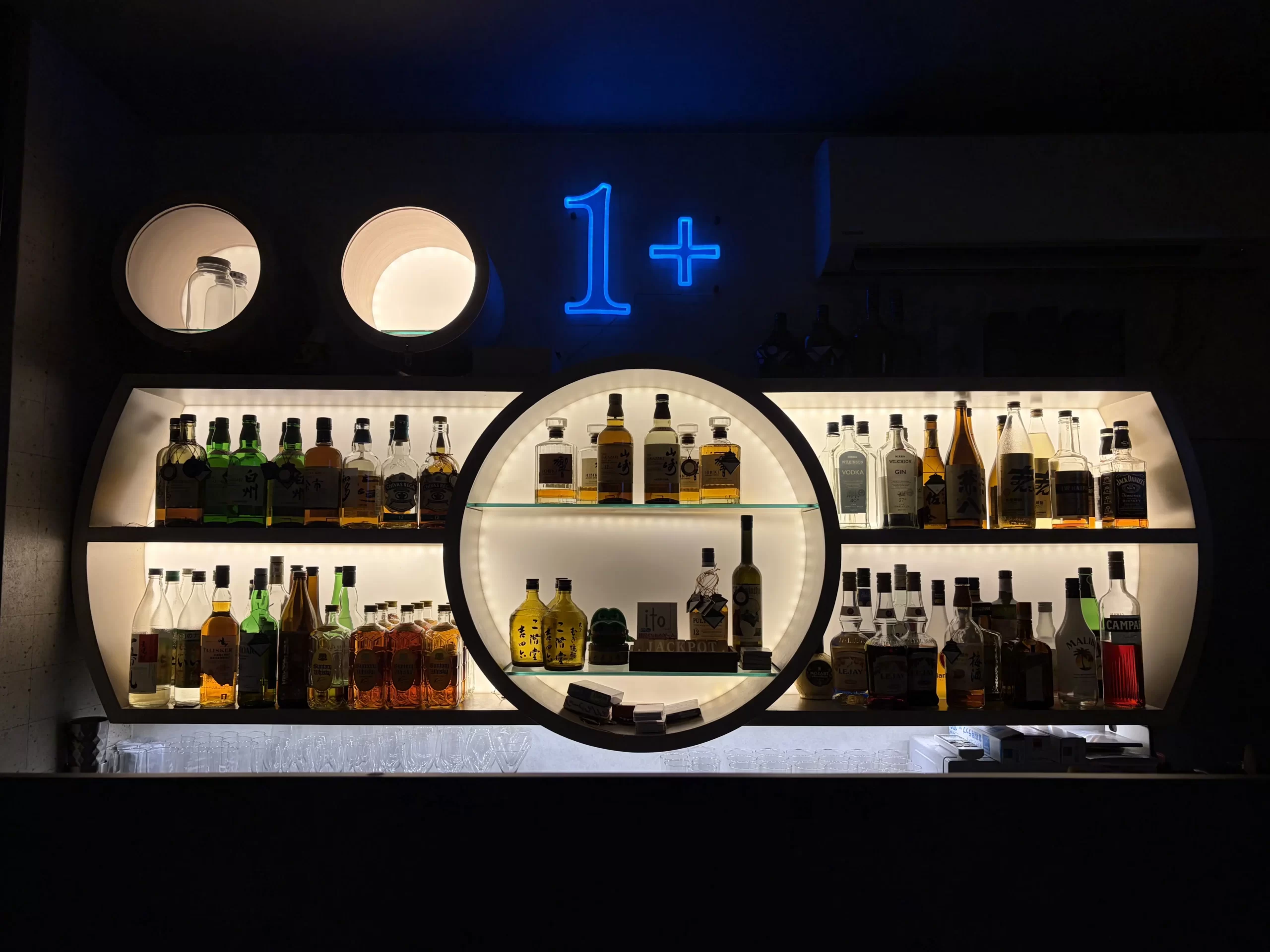 LUXURY BAR 1+ ギャラリー画像
