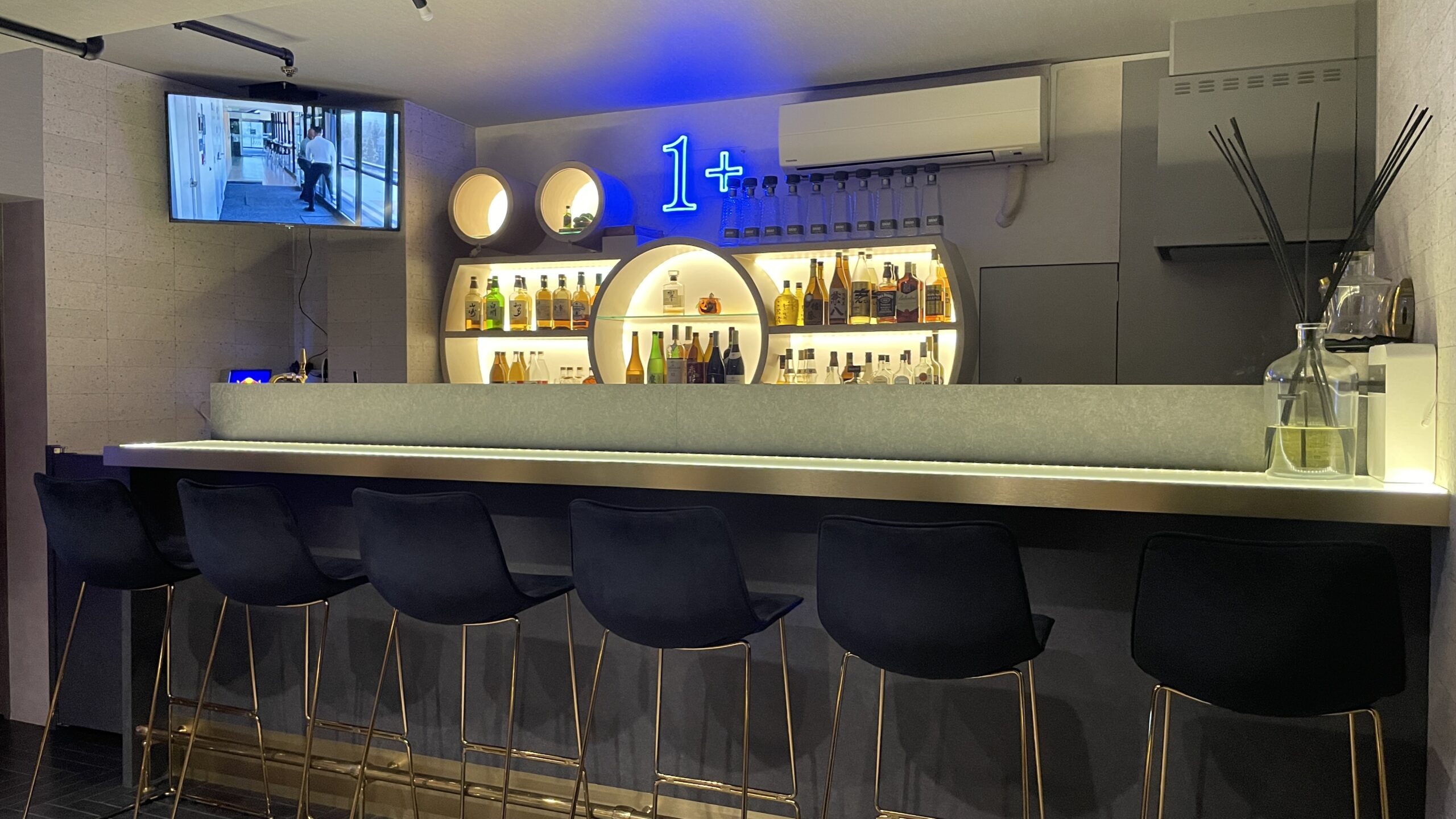 LUXURY BAR 1+のカウンター