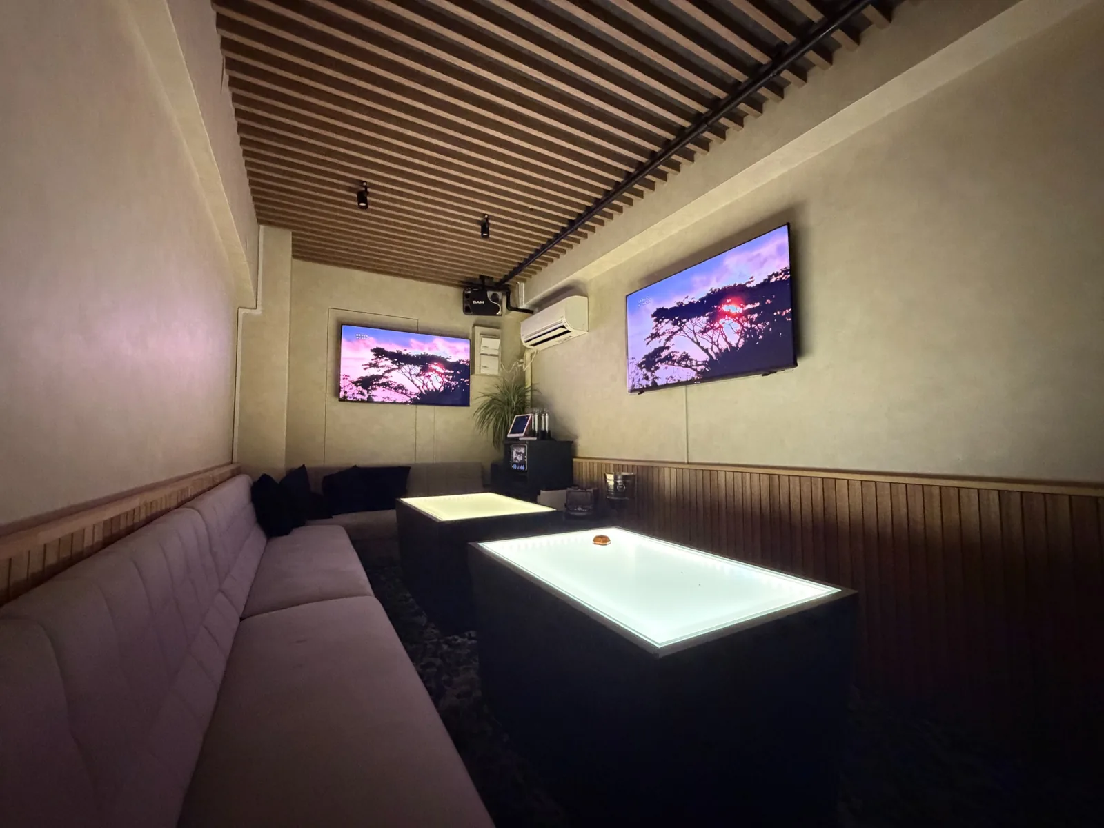 LUXURY BAR 1+ ギャラリー画像